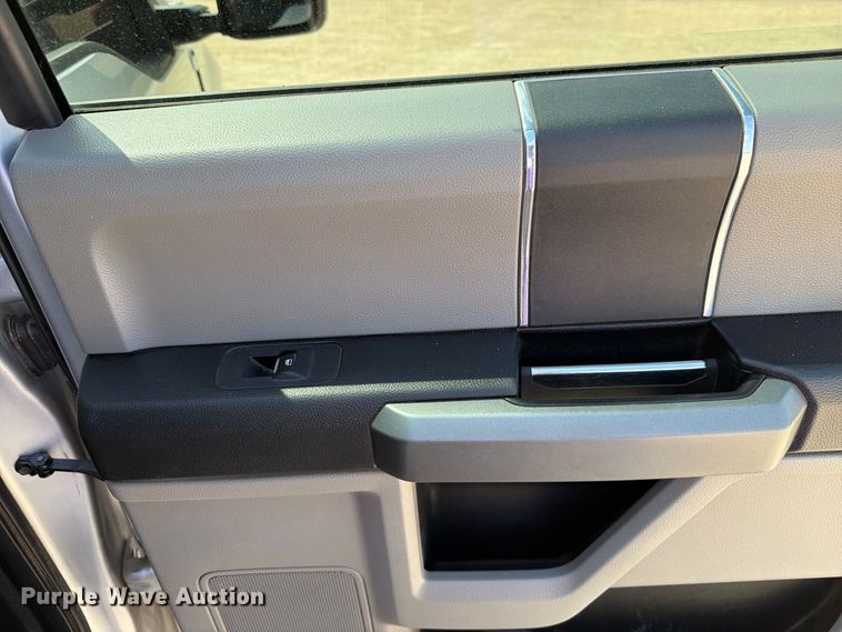 image for item DV8656 2018 Ford F250 Super Duty Crew Cab pickup truck