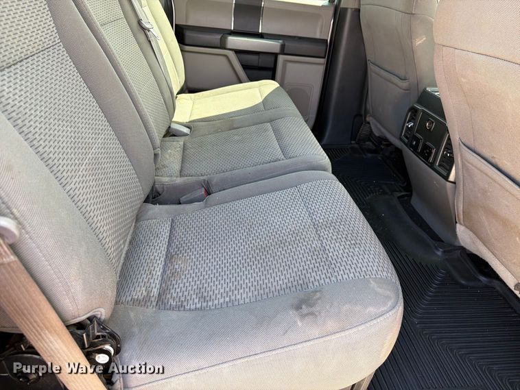 image for item DV8656 2018 Ford F250 Super Duty Crew Cab pickup truck