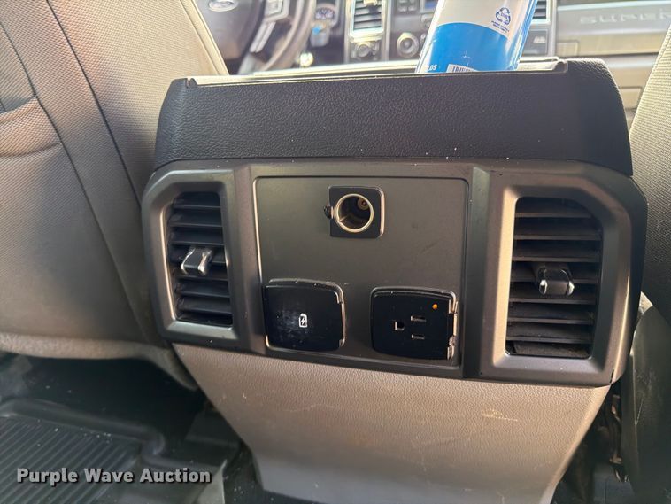 image for item DV8656 2018 Ford F250 Super Duty Crew Cab pickup truck