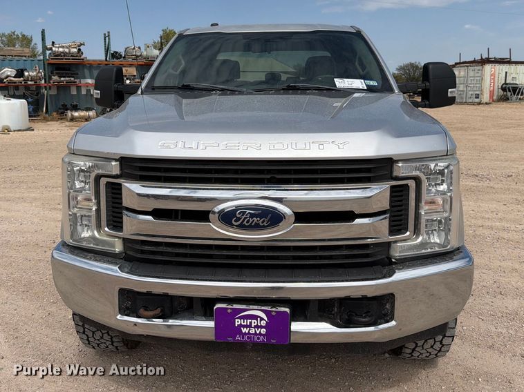 image for item DV8657 2019 Ford F250 Super Duty Crew Cab pickup truck