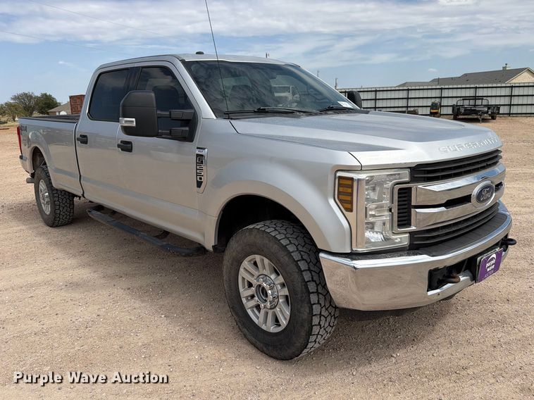 image for item DV8657 2019 Ford F250 Super Duty Crew Cab pickup truck