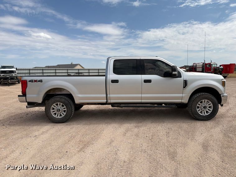 image for item DV8657 2019 Ford F250 Super Duty Crew Cab pickup truck