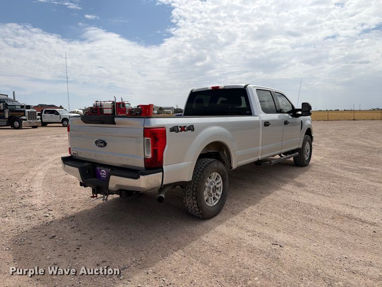 image for item DV8657 2019 Ford F250 Super Duty Crew Cab pickup truck