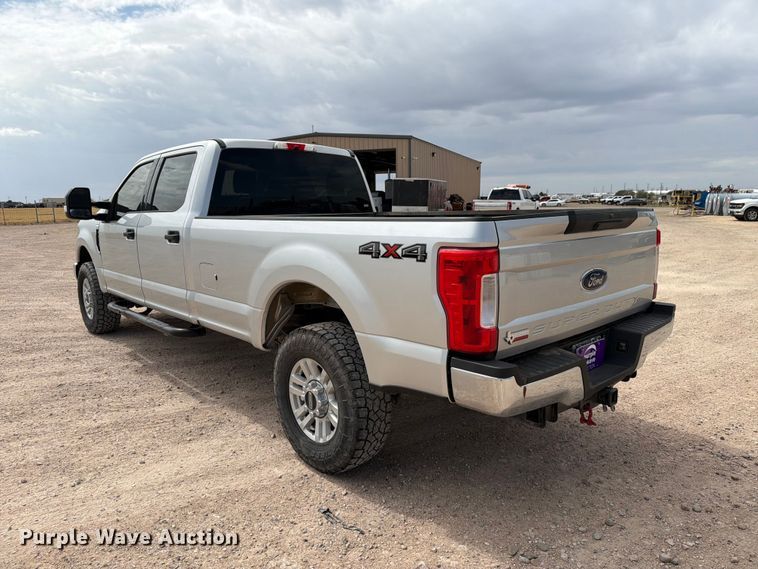 image for item DV8657 2019 Ford F250 Super Duty Crew Cab pickup truck
