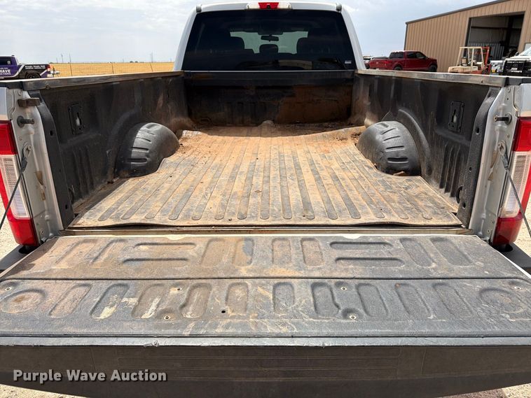 image for item DV8657 2019 Ford F250 Super Duty Crew Cab pickup truck