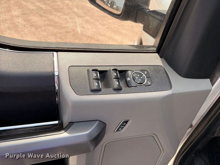 image for item DV8657 2019 Ford F250 Super Duty Crew Cab pickup truck
