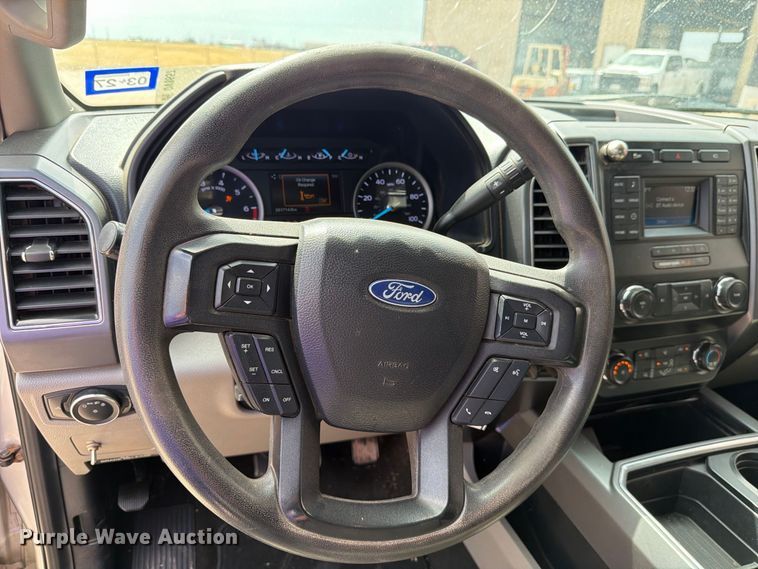 image for item DV8657 2019 Ford F250 Super Duty Crew Cab pickup truck