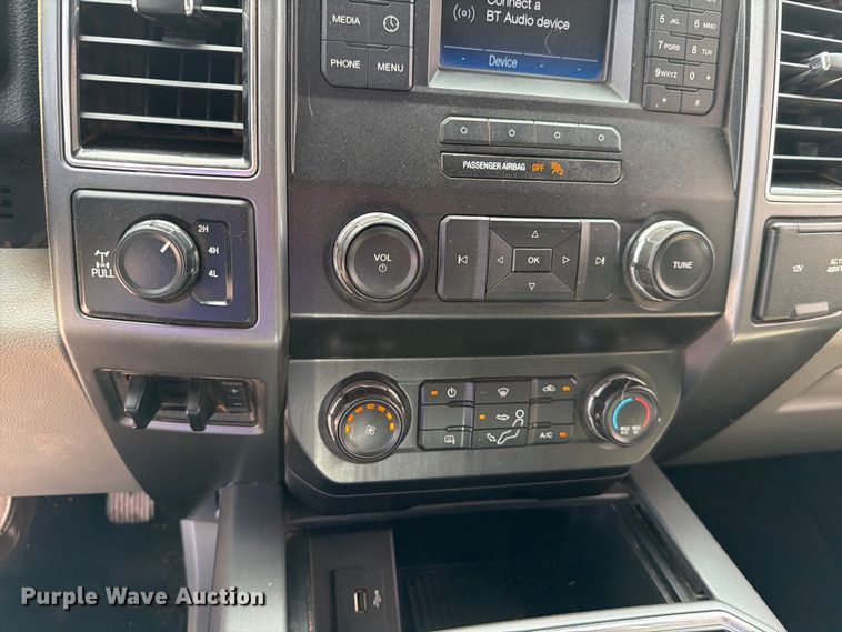 image for item DV8657 2019 Ford F250 Super Duty Crew Cab pickup truck