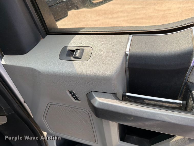 image for item DV8657 2019 Ford F250 Super Duty Crew Cab pickup truck