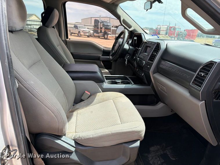 image for item DV8657 2019 Ford F250 Super Duty Crew Cab pickup truck