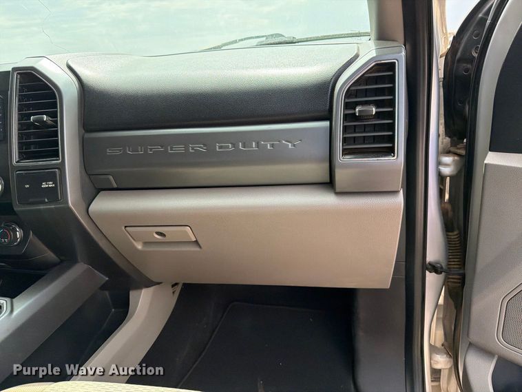 image for item DV8657 2019 Ford F250 Super Duty Crew Cab pickup truck