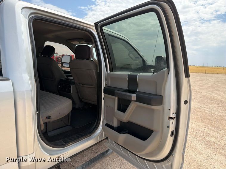 image for item DV8657 2019 Ford F250 Super Duty Crew Cab pickup truck
