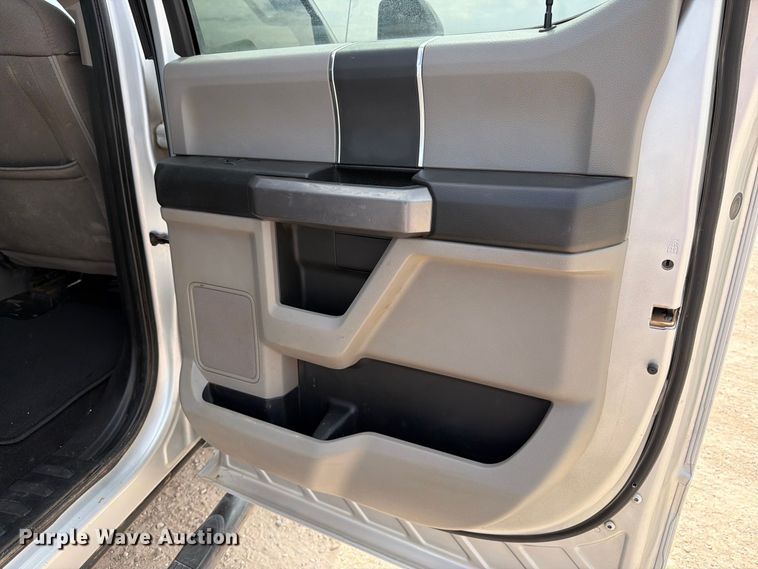 image for item DV8657 2019 Ford F250 Super Duty Crew Cab pickup truck