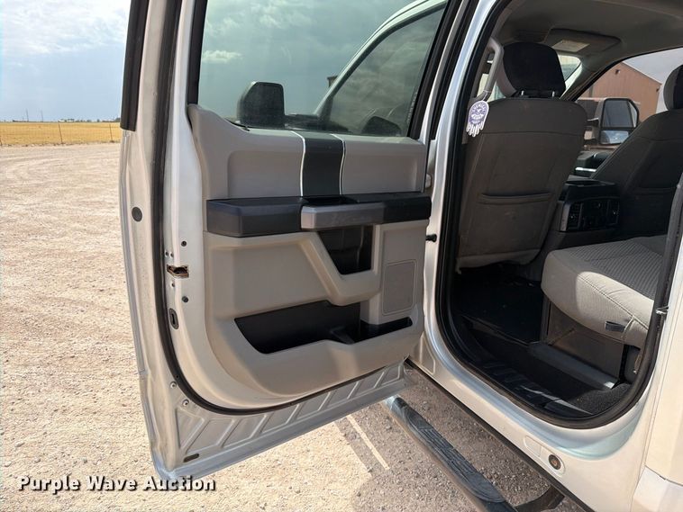image for item DV8657 2019 Ford F250 Super Duty Crew Cab pickup truck
