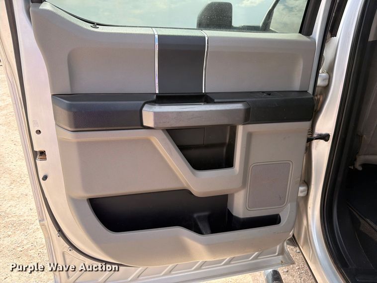 image for item DV8657 2019 Ford F250 Super Duty Crew Cab pickup truck