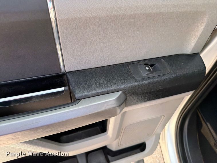 image for item DV8657 2019 Ford F250 Super Duty Crew Cab pickup truck