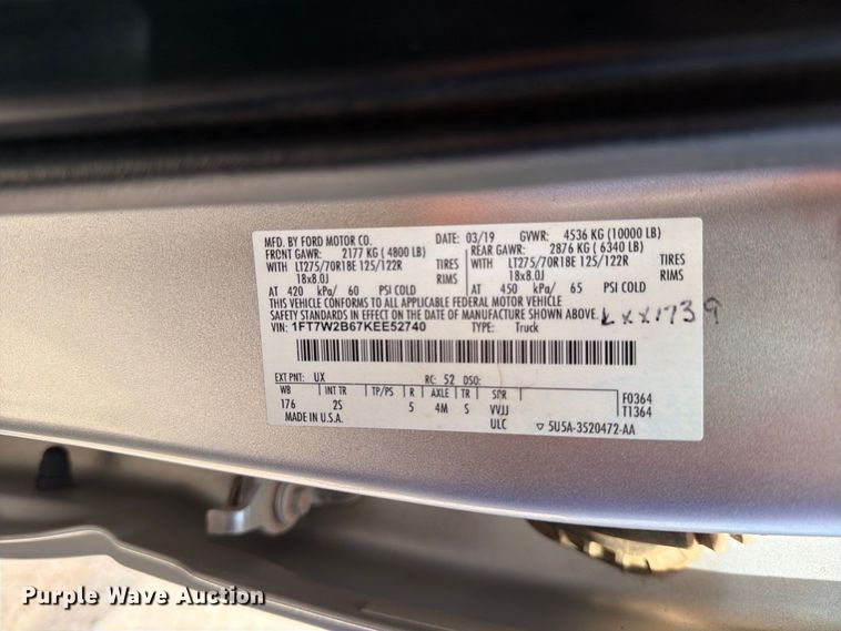 image for item DV8657 2019 Ford F250 Super Duty Crew Cab pickup truck