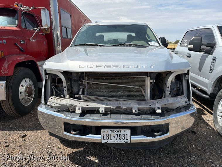 image for item DV8658 2017 Ford F250 Super Duty Crew Cab pickup truck