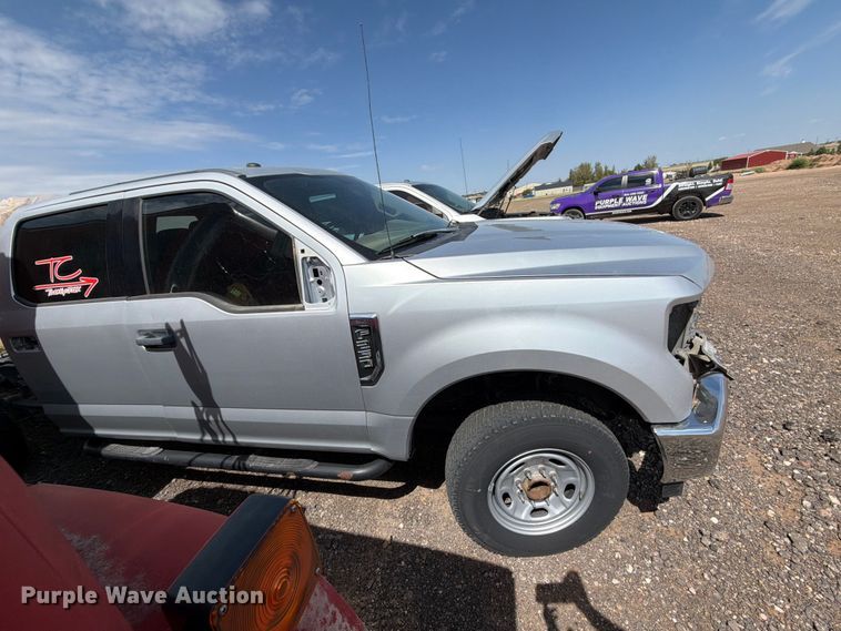 image for item DV8658 2017 Ford F250 Super Duty Crew Cab pickup truck
