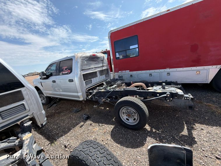 image for item DV8658 2017 Ford F250 Super Duty Crew Cab pickup truck