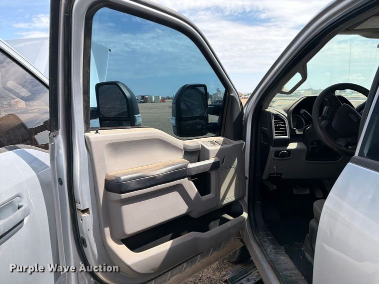image for item DV8658 2017 Ford F250 Super Duty Crew Cab pickup truck