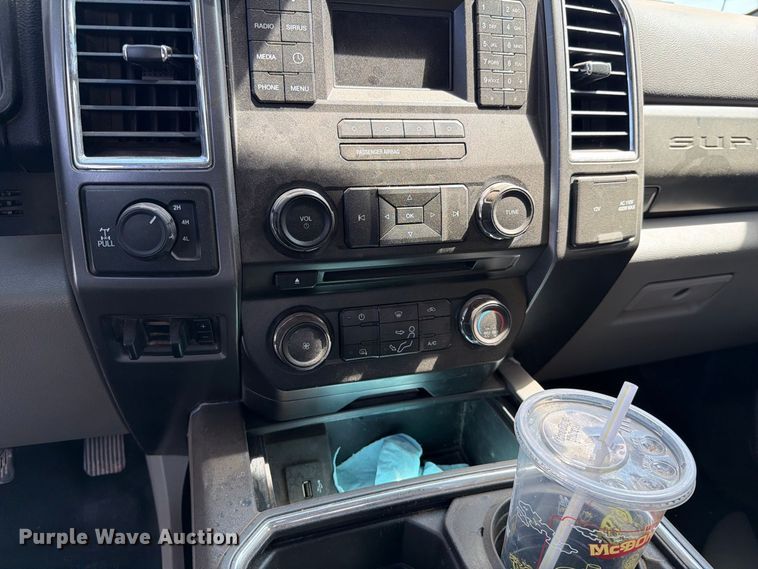 image for item DV8658 2017 Ford F250 Super Duty Crew Cab pickup truck