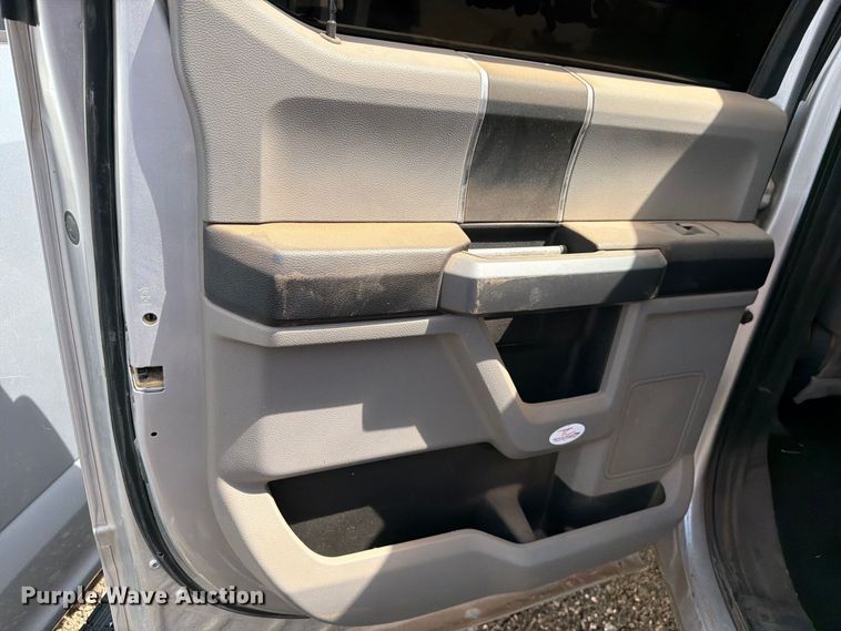 image for item DV8658 2017 Ford F250 Super Duty Crew Cab pickup truck