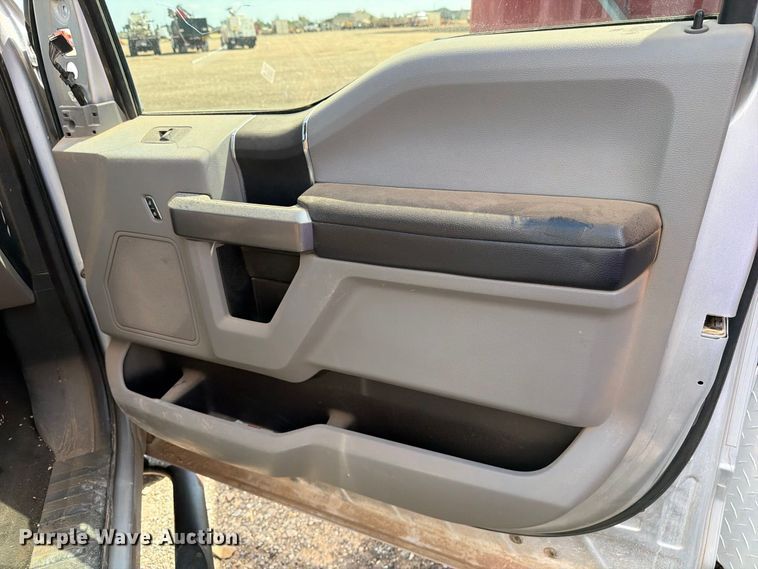 image for item DV8658 2017 Ford F250 Super Duty Crew Cab pickup truck