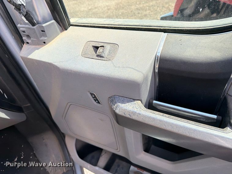 image for item DV8658 2017 Ford F250 Super Duty Crew Cab pickup truck