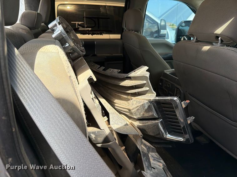 image for item DV8658 2017 Ford F250 Super Duty Crew Cab pickup truck