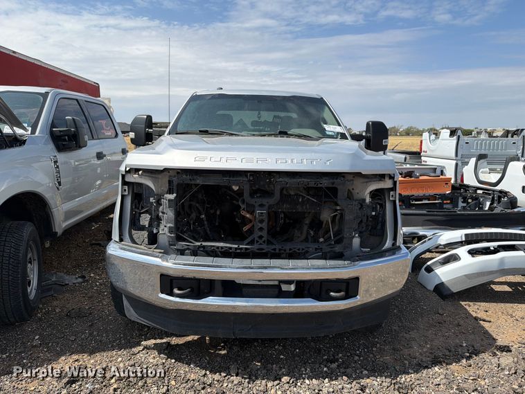 image for item DV8659 2017 Ford F250 Super Duty Crew Cab pickup truck
