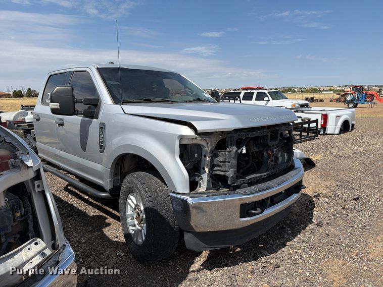 image for item DV8659 2017 Ford F250 Super Duty Crew Cab pickup truck