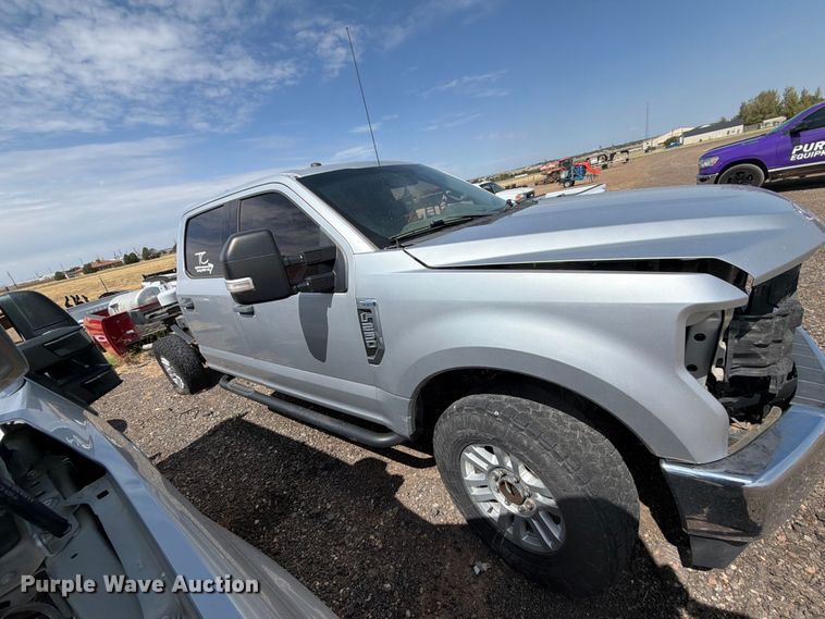 image for item DV8659 2017 Ford F250 Super Duty Crew Cab pickup truck