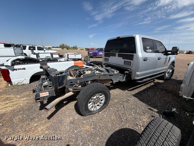 image for item DV8659 2017 Ford F250 Super Duty Crew Cab pickup truck