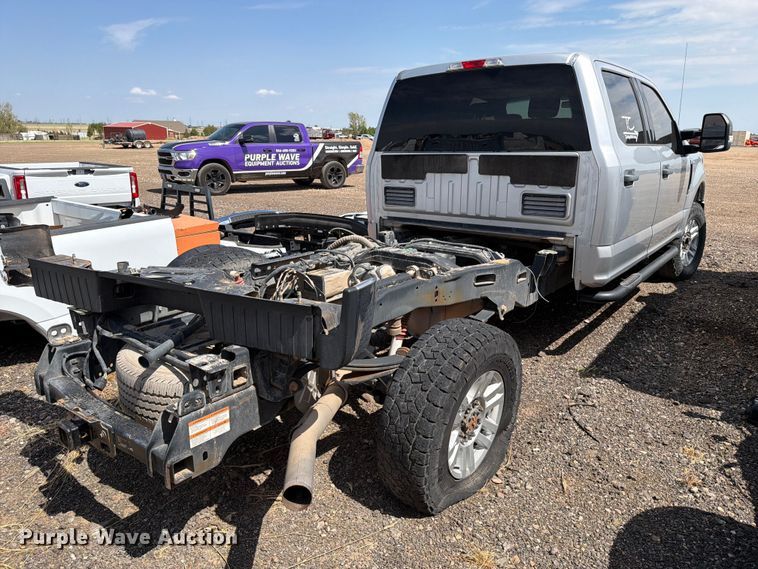 image for item DV8659 2017 Ford F250 Super Duty Crew Cab pickup truck
