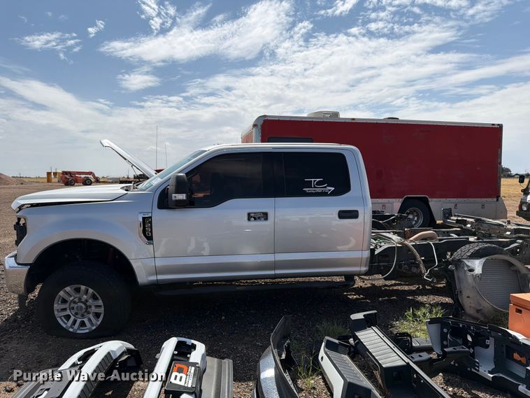 image for item DV8659 2017 Ford F250 Super Duty Crew Cab pickup truck