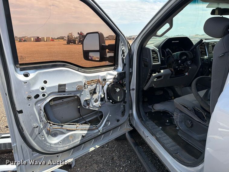 image for item DV8659 2017 Ford F250 Super Duty Crew Cab pickup truck