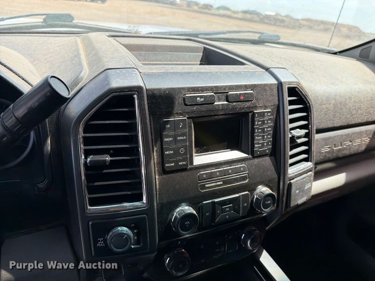 image for item DV8659 2017 Ford F250 Super Duty Crew Cab pickup truck
