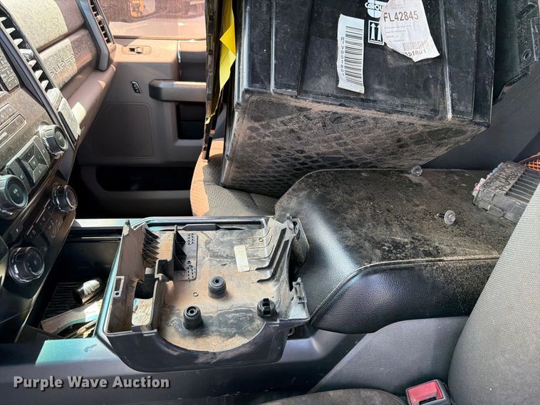 image for item DV8659 2017 Ford F250 Super Duty Crew Cab pickup truck