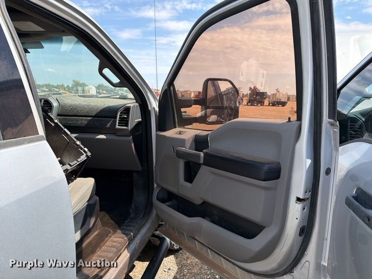image for item DV8659 2017 Ford F250 Super Duty Crew Cab pickup truck