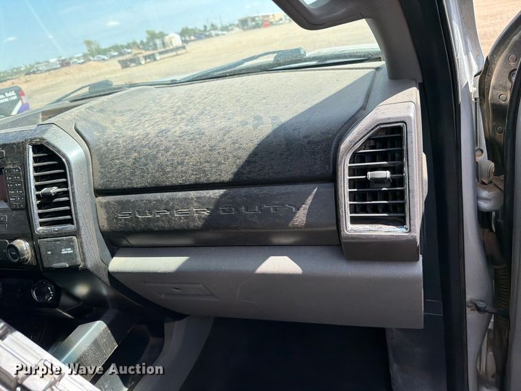 image for item DV8659 2017 Ford F250 Super Duty Crew Cab pickup truck