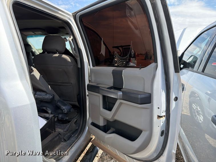 image for item DV8659 2017 Ford F250 Super Duty Crew Cab pickup truck