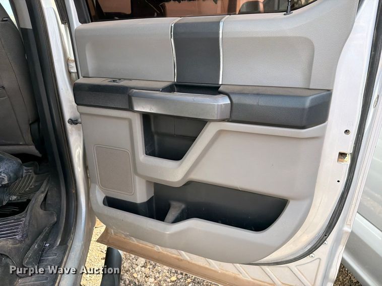 image for item DV8659 2017 Ford F250 Super Duty Crew Cab pickup truck