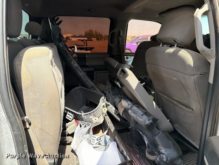 image for item DV8659 2017 Ford F250 Super Duty Crew Cab pickup truck