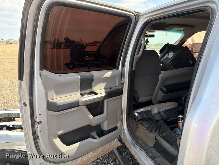image for item DV8659 2017 Ford F250 Super Duty Crew Cab pickup truck