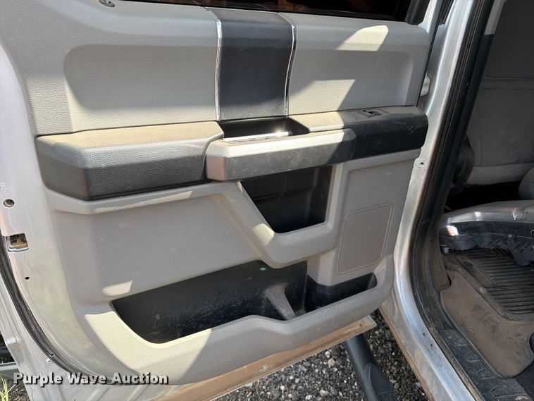 image for item DV8659 2017 Ford F250 Super Duty Crew Cab pickup truck