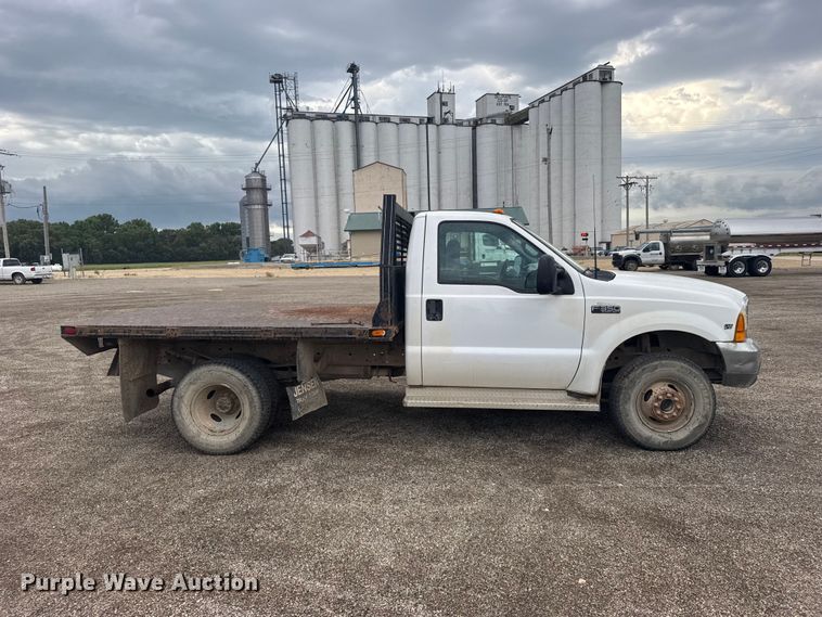 image for item DY3227 1999 Ford F350 flatbed pickup truck