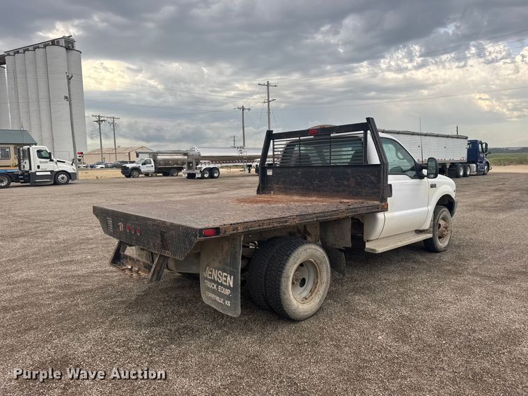 image for item DY3227 1999 Ford F350 flatbed pickup truck