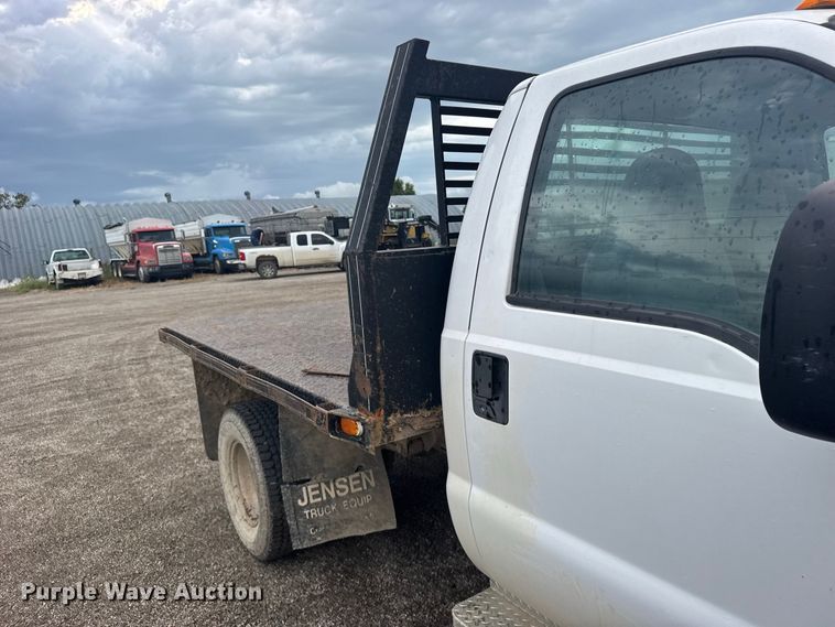 image for item DY3227 1999 Ford F350 flatbed pickup truck