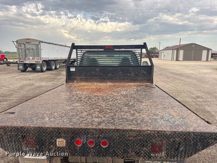 image for item DY3227 1999 Ford F350 flatbed pickup truck